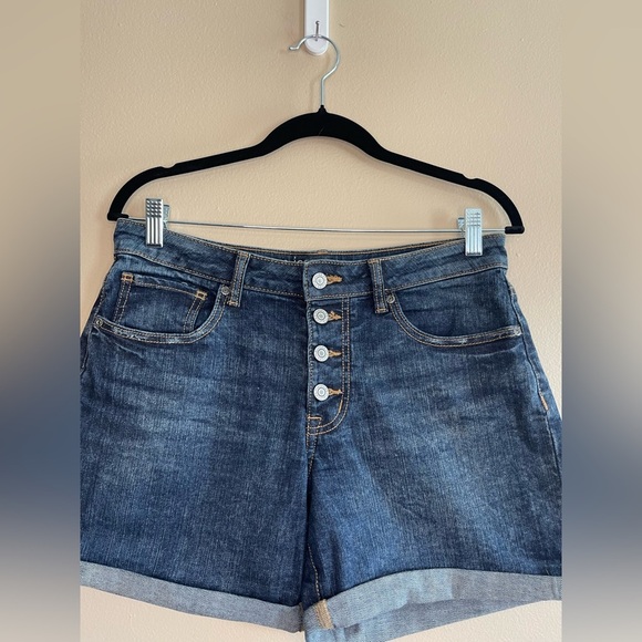 Maurices Blue Jean Shorts with Mid-Rise and Cuffed Hem Size 6 - Picture 2 of 9
